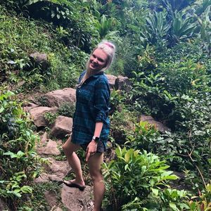 Meet your Posher, Becca